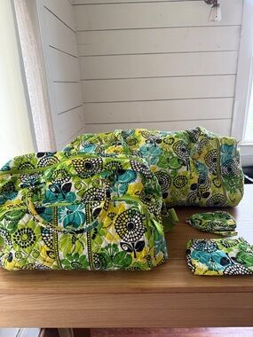 Vera Bradley Green Turquoise Floral Quilted Travel Bag Set